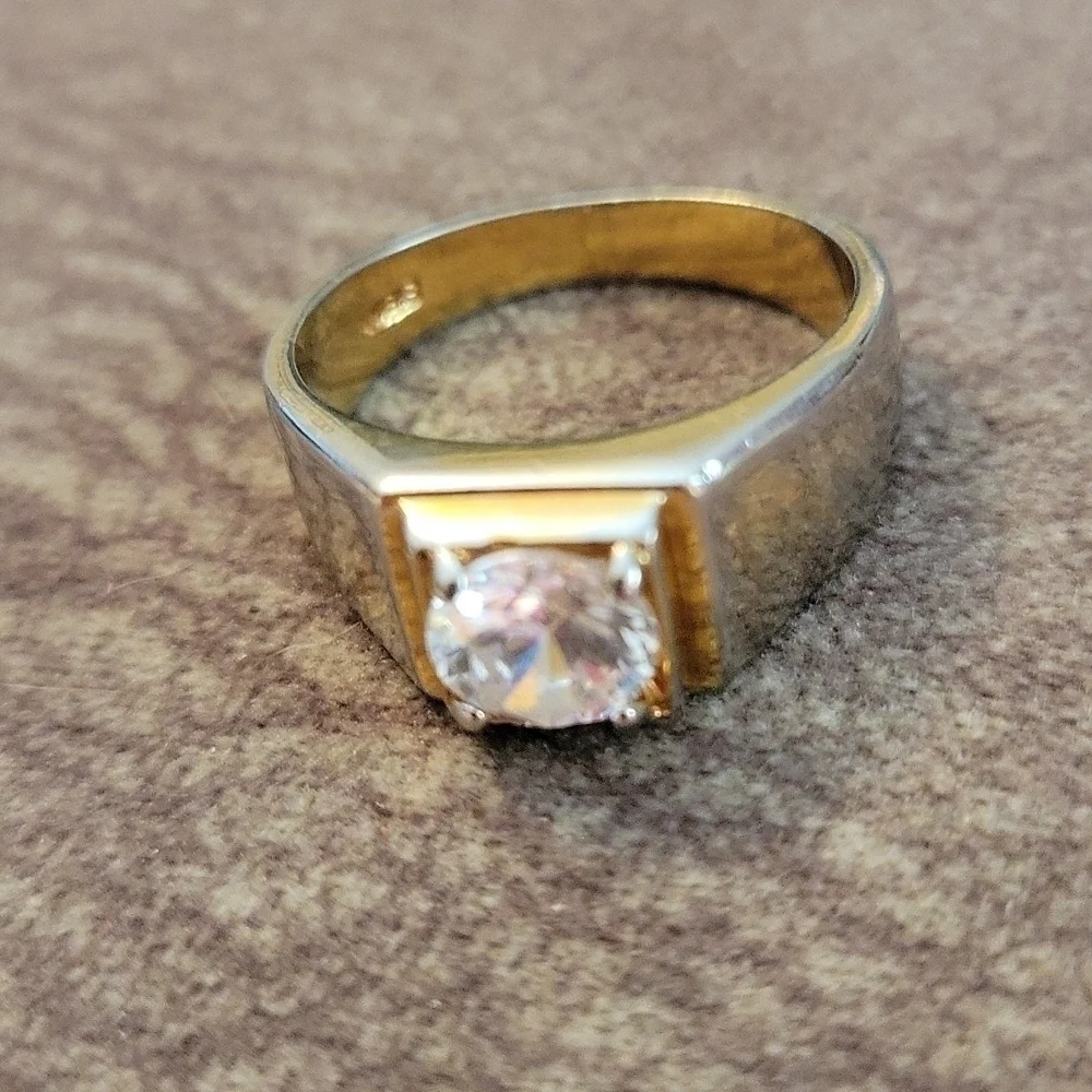 Vtg SETA Contemporary Goldtone Crystal Unisex Wedding Solitaire Band